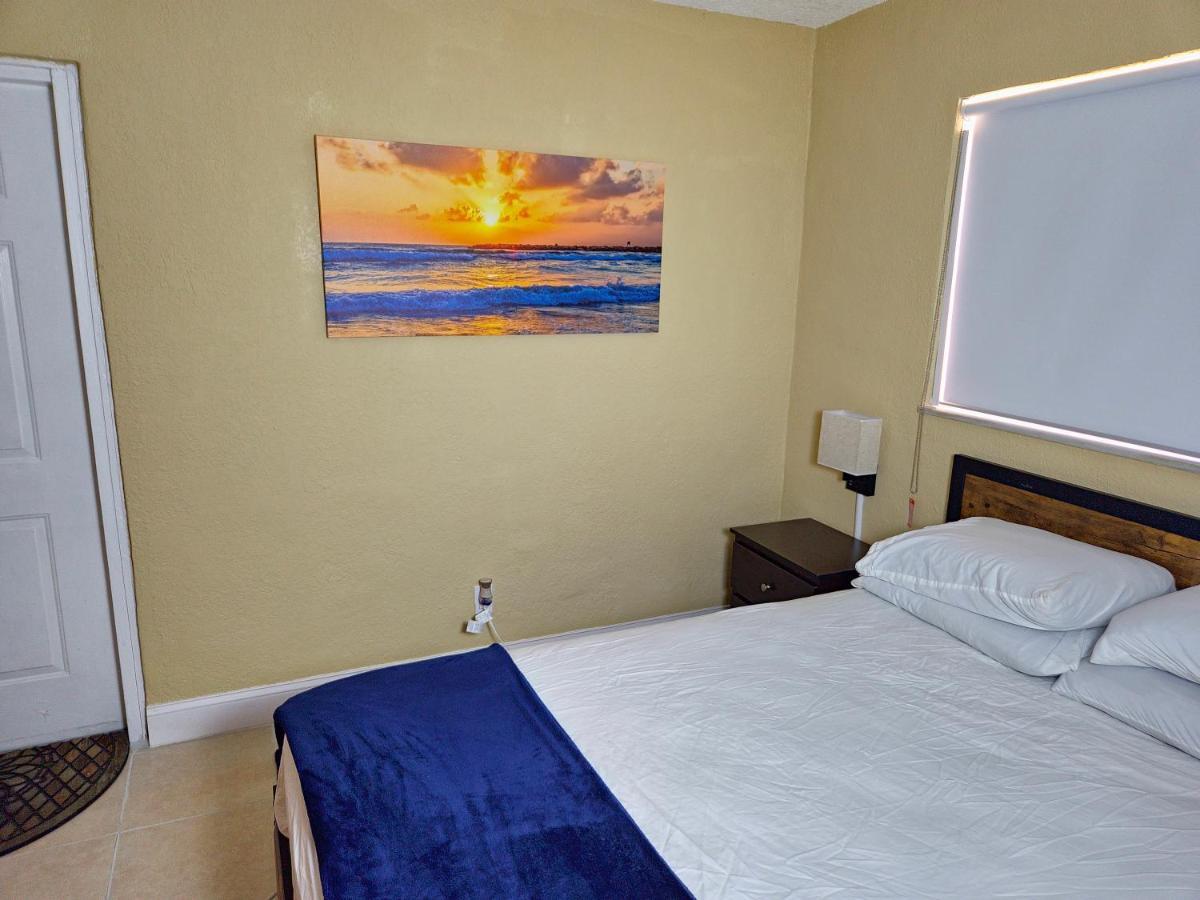 The Vacay Inn Lauderdale Lakes Bagian luar foto