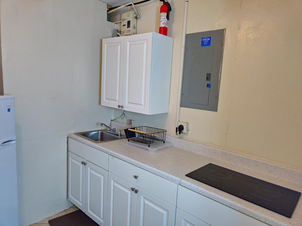 The Vacay Inn Lauderdale Lakes Bagian luar foto